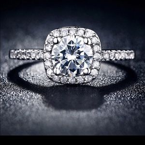 Beautiful ring. Could be used for engagement ring